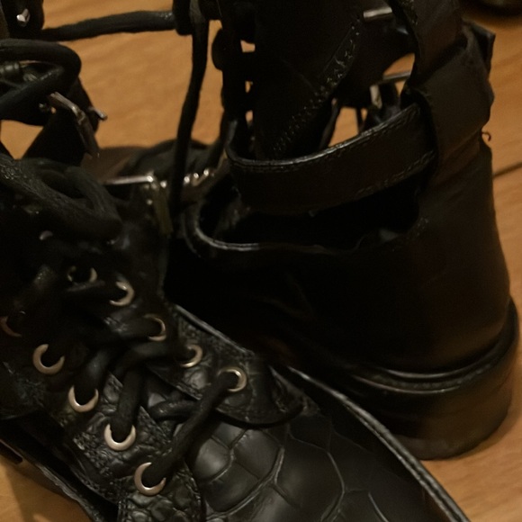 AMIRI CUT OUT COMBAT BOOT - Picture 12 of 12